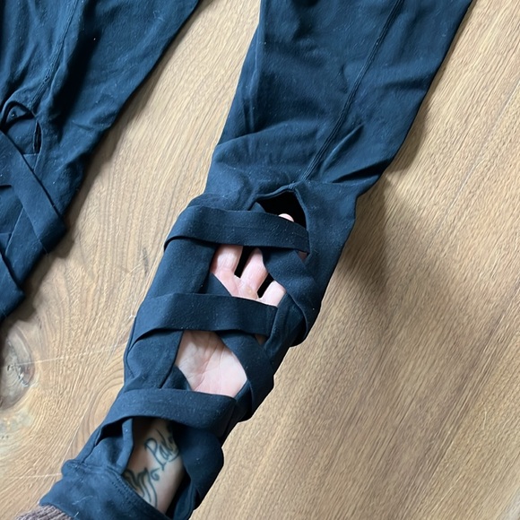 Athleta ballet style black leggings with ribbon design on calves small🖤🩰🎀 - Picture 5 of 7